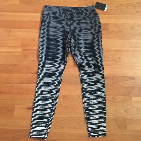 Nike Pants - Nike Legendary Engineered Swell Tights